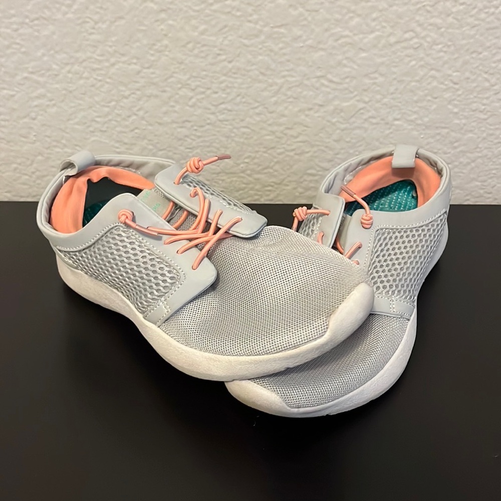 Size 37 EU no tie running shoes